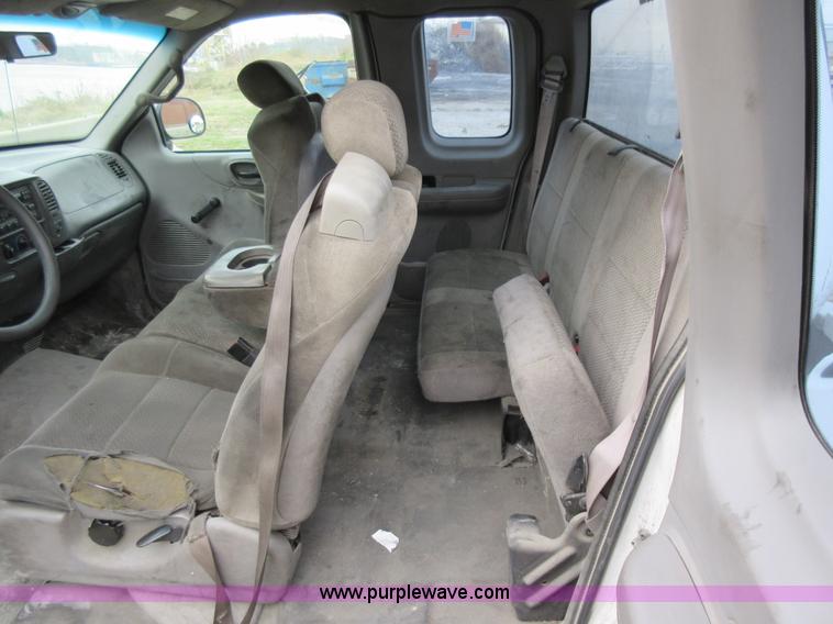 image for item AX9470 2001 Ford F150 SuperCab pickup truck