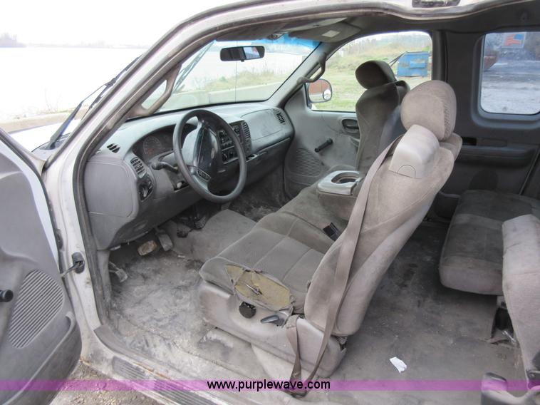 image for item AX9470 2001 Ford F150 SuperCab pickup truck