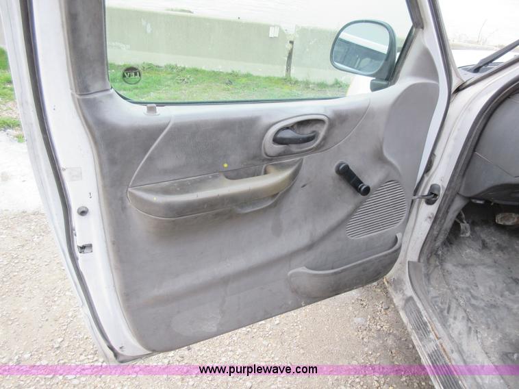 image for item AX9470 2001 Ford F150 SuperCab pickup truck