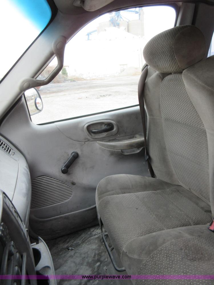 image for item AX9470 2001 Ford F150 SuperCab pickup truck