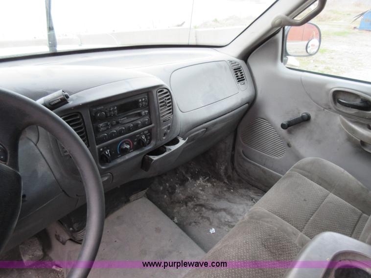 image for item AX9470 2001 Ford F150 SuperCab pickup truck