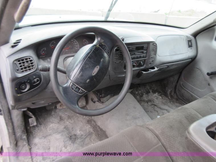 image for item AX9470 2001 Ford F150 SuperCab pickup truck