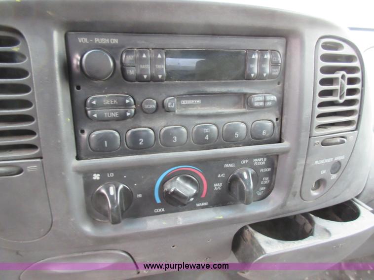 image for item AX9470 2001 Ford F150 SuperCab pickup truck