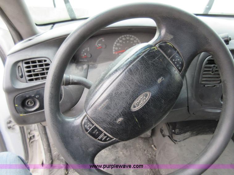 image for item AX9470 2001 Ford F150 SuperCab pickup truck