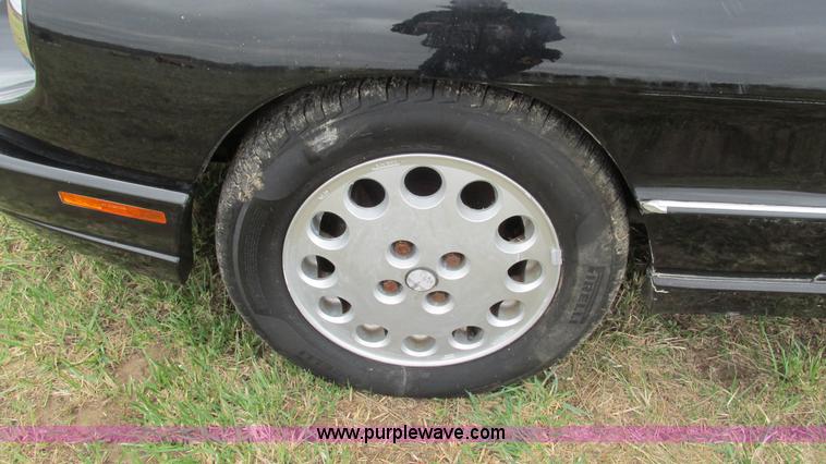 image for item AY9940 1992 Alfa Romeo Spider Veloce convertible