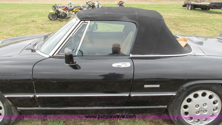 image for item AY9940 1992 Alfa Romeo Spider Veloce convertible