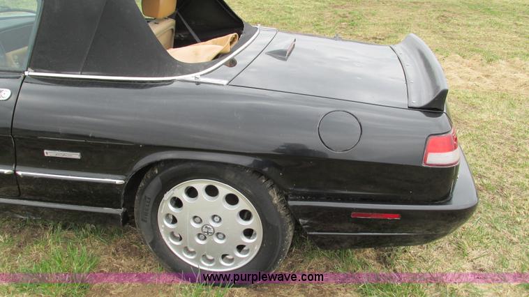 image for item AY9940 1992 Alfa Romeo Spider Veloce convertible