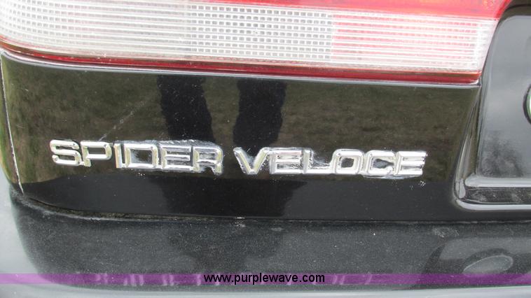 image for item AY9940 1992 Alfa Romeo Spider Veloce convertible