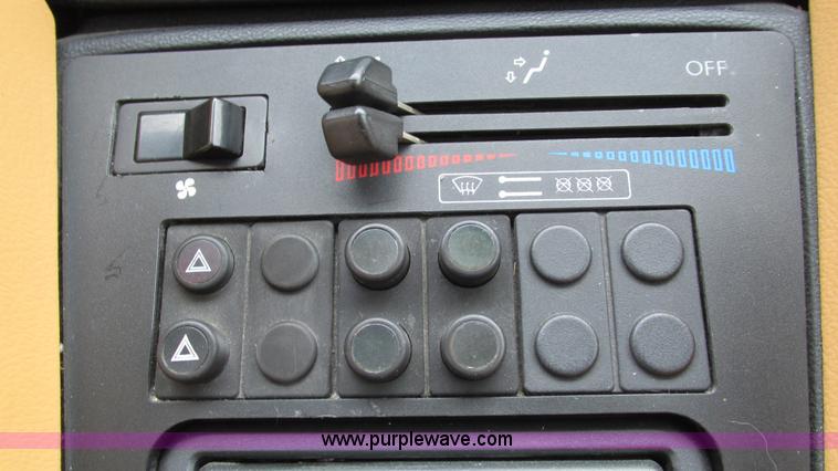 image for item AY9940 1992 Alfa Romeo Spider Veloce convertible