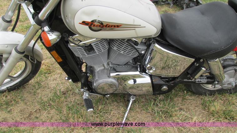 image for item AY9943 1997 Honda Shadow VT1100C motorcycle