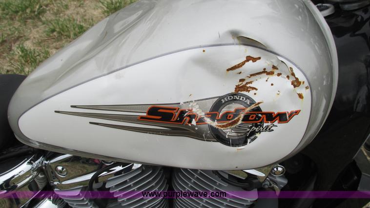 image for item AY9943 1997 Honda Shadow VT1100C motorcycle