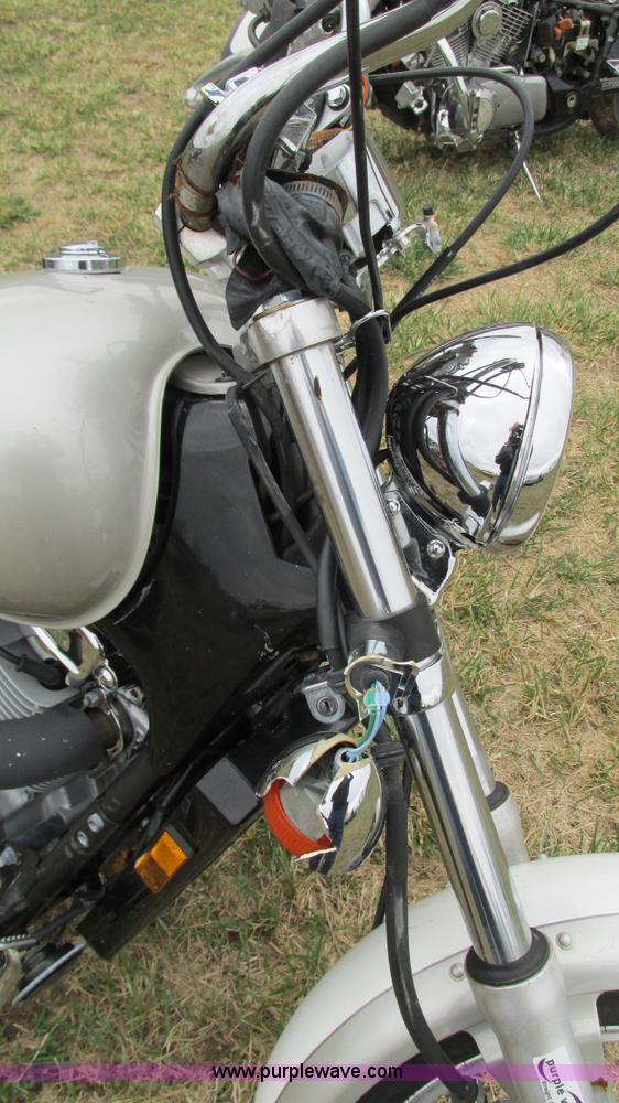 image for item AY9943 1997 Honda Shadow VT1100C motorcycle