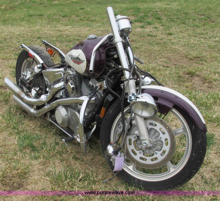 image for item AY9944 1995 Honda Shadow VT1100C motorcycle