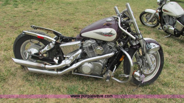 image for item AY9944 1995 Honda Shadow VT1100C motorcycle