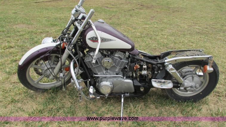image for item AY9944 1995 Honda Shadow VT1100C motorcycle