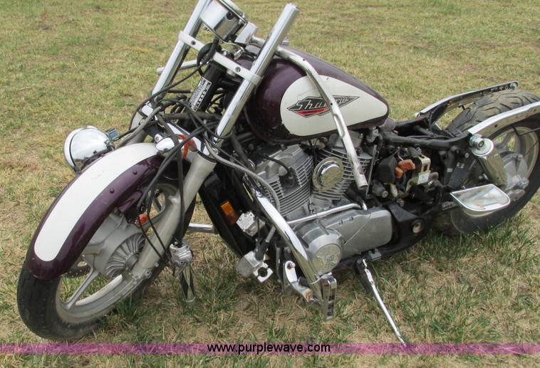 image for item AY9944 1995 Honda Shadow VT1100C motorcycle