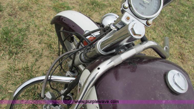 image for item AY9944 1995 Honda Shadow VT1100C motorcycle