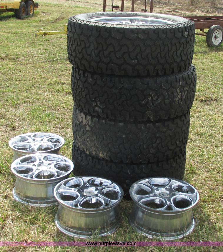 image for item AY9954 Assorted tires and wheels