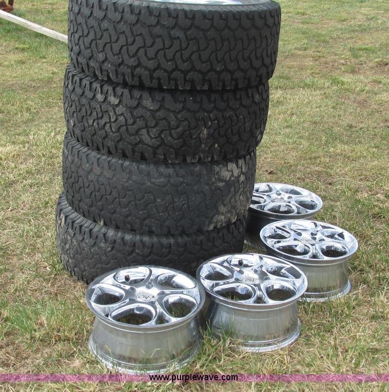 image for item AY9954 Assorted tires and wheels