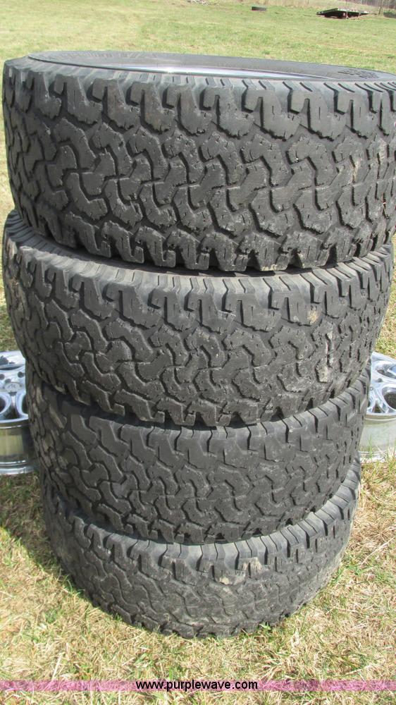 image for item AY9954 Assorted tires and wheels