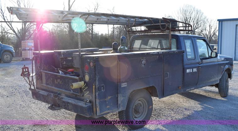 image for item BA9904 1994 Ford F250 XL utility truck