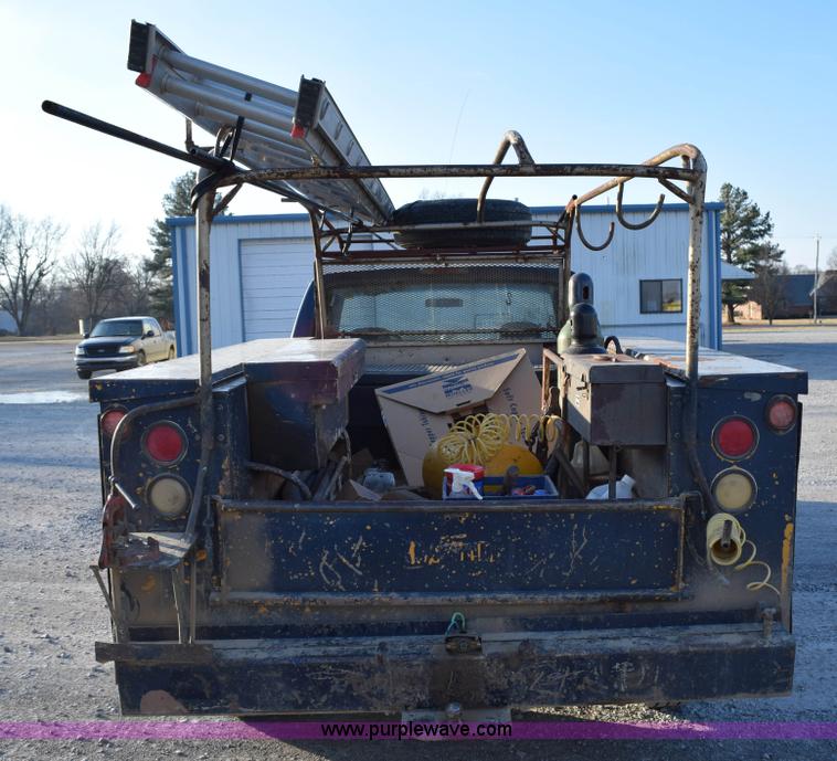 image for item BA9904 1994 Ford F250 XL utility truck