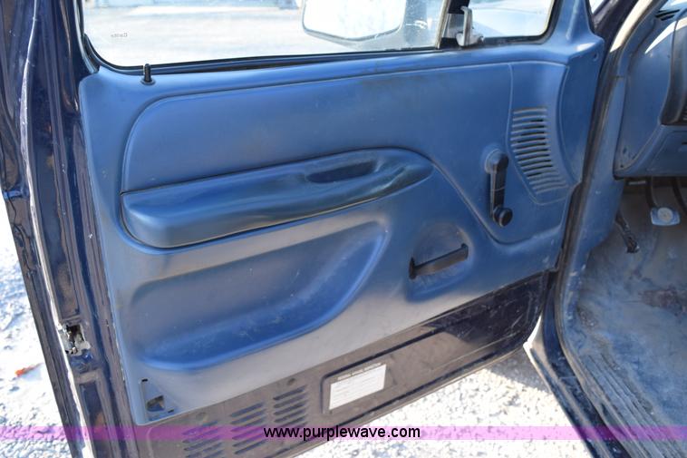 image for item BA9904 1994 Ford F250 XL utility truck
