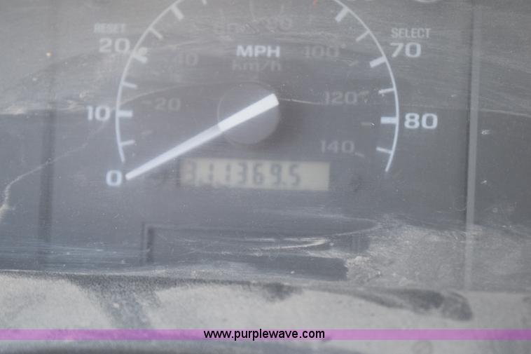 image for item BA9904 1994 Ford F250 XL utility truck