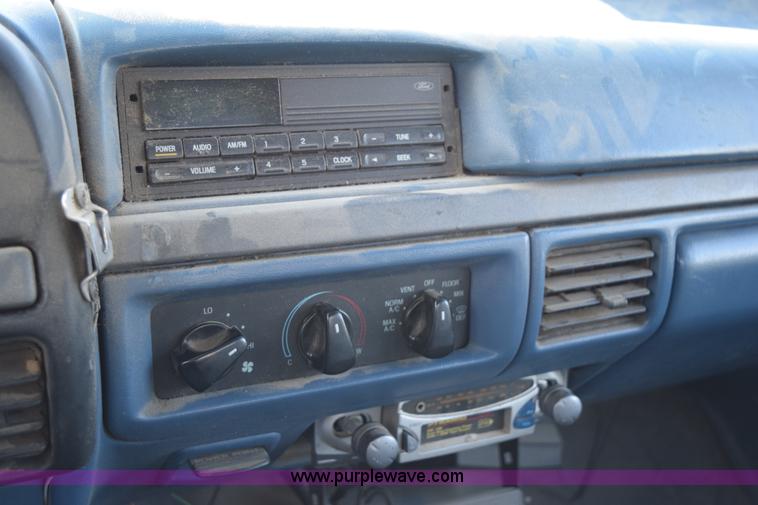 image for item BA9904 1994 Ford F250 XL utility truck