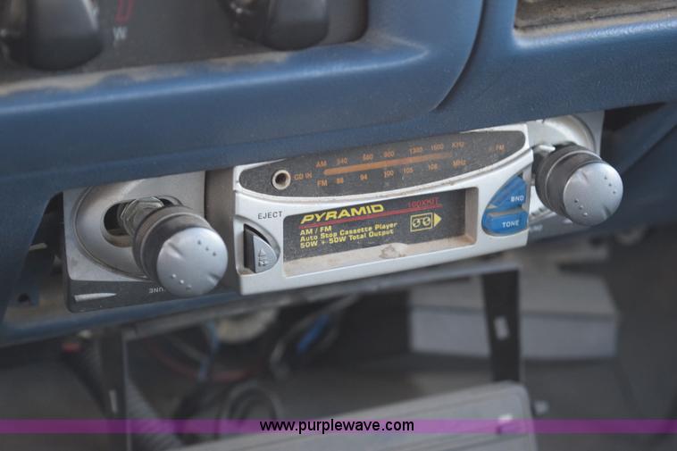 image for item BA9904 1994 Ford F250 XL utility truck