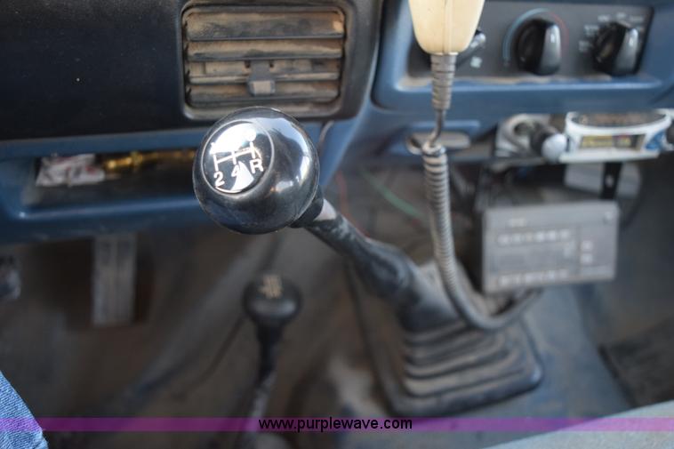 image for item BA9904 1994 Ford F250 XL utility truck