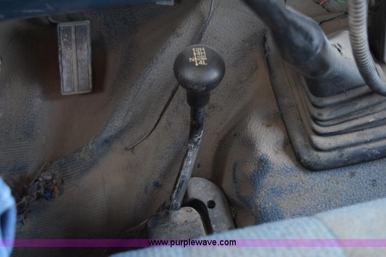 image for item BA9904 1994 Ford F250 XL utility truck