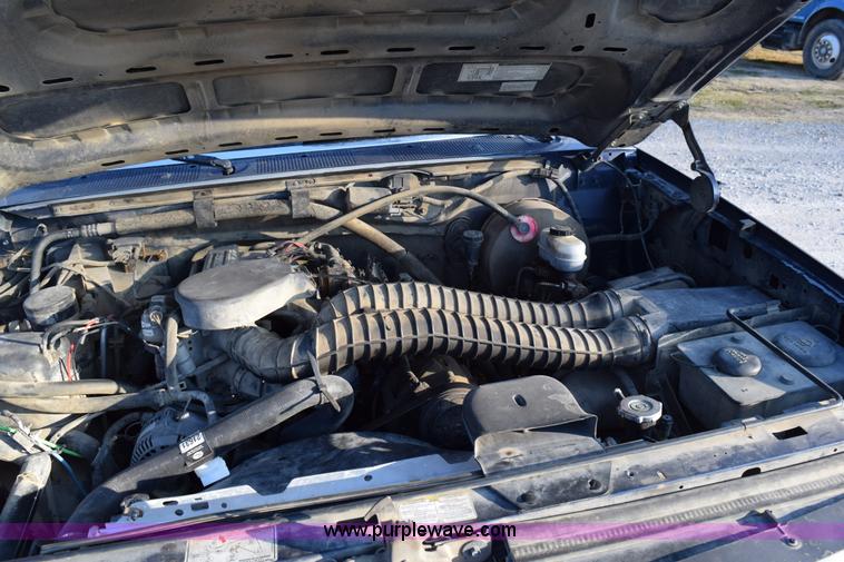 image for item BA9904 1994 Ford F250 XL utility truck