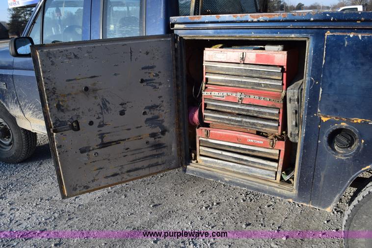 image for item BA9904 1994 Ford F250 XL utility truck