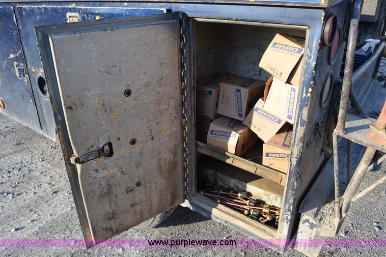 image for item BA9904 1994 Ford F250 XL utility truck