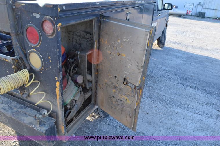 image for item BA9904 1994 Ford F250 XL utility truck