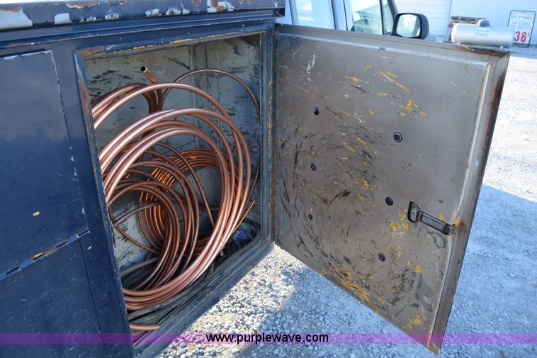 image for item BA9904 1994 Ford F250 XL utility truck