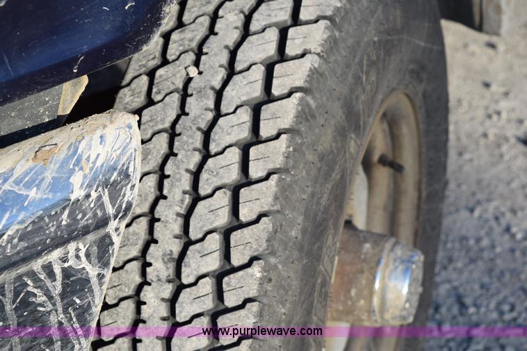 image for item BA9904 1994 Ford F250 XL utility truck