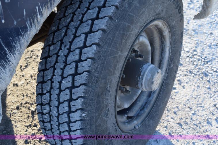 image for item BA9904 1994 Ford F250 XL utility truck