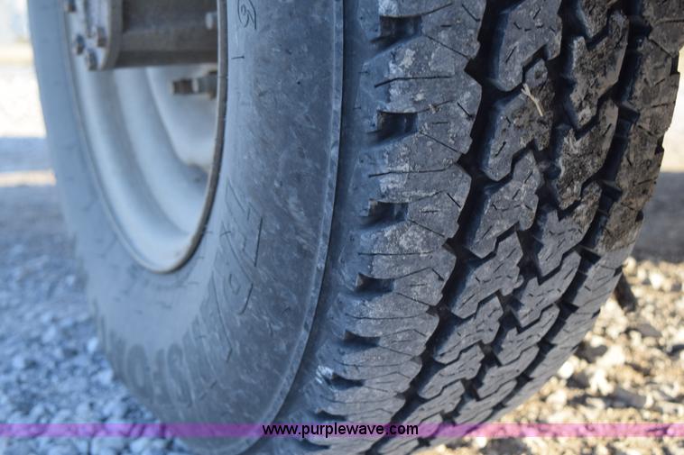 image for item BA9904 1994 Ford F250 XL utility truck