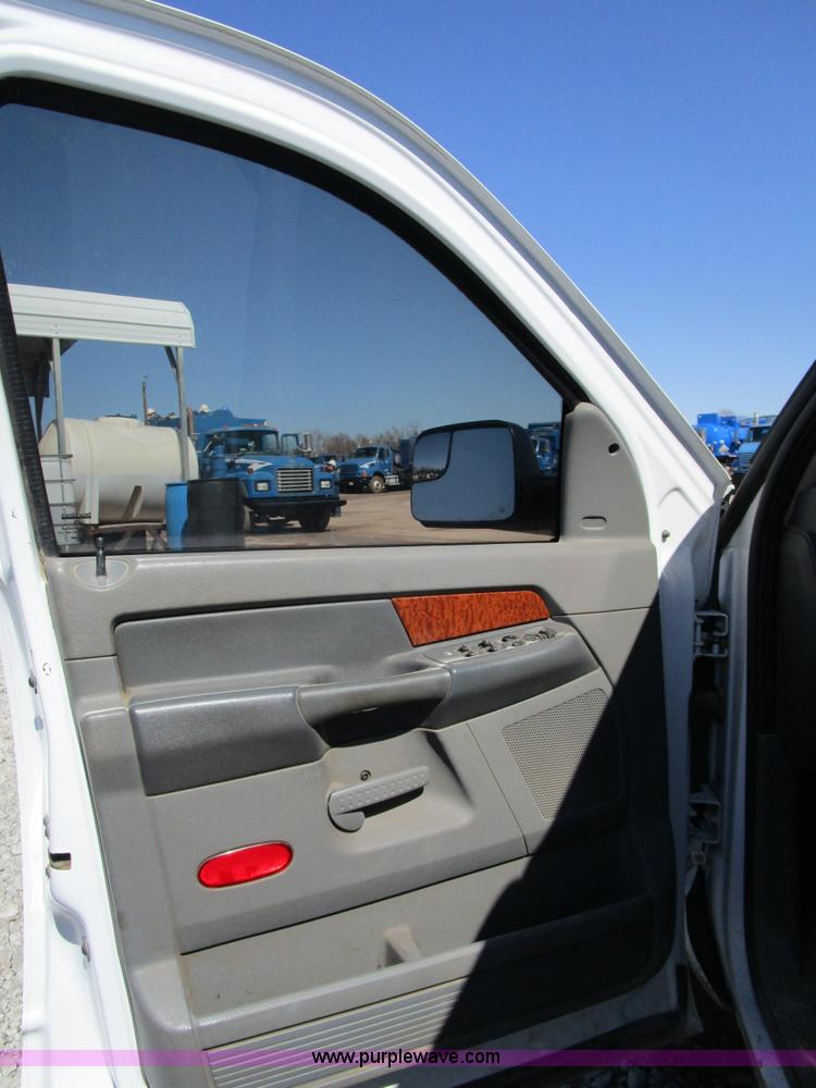 image for item D2327 2006 Dodge Ram 2500 pickup truck