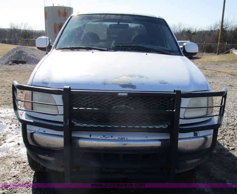 image for item D2328 2001 Ford F150 XLT pickup truck