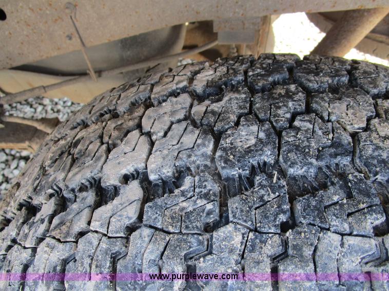 image for item D2328 2001 Ford F150 XLT pickup truck