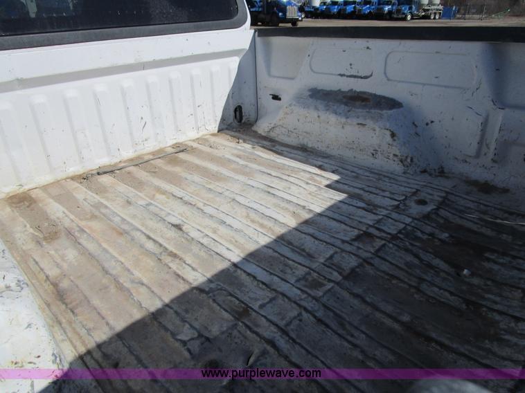 image for item D2328 2001 Ford F150 XLT pickup truck