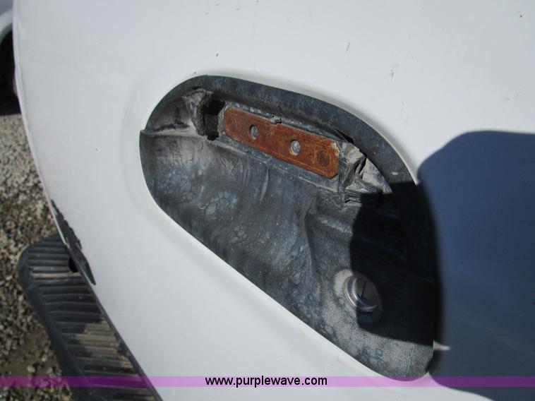 image for item D2328 2001 Ford F150 XLT pickup truck