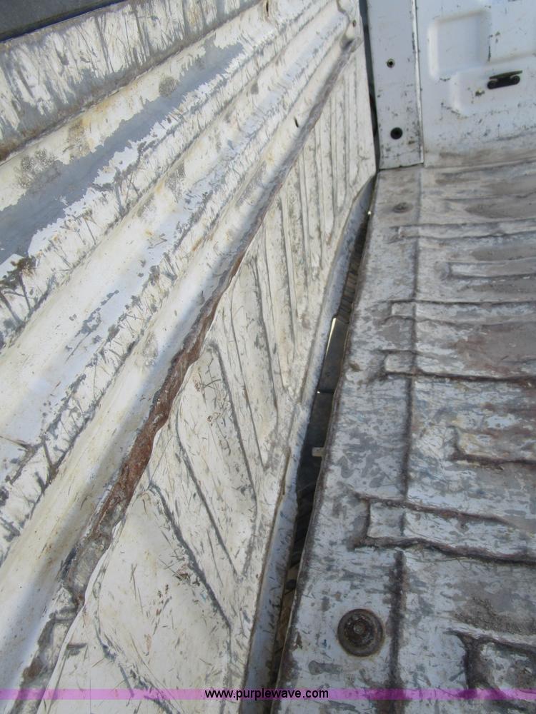 image for item D2328 2001 Ford F150 XLT pickup truck