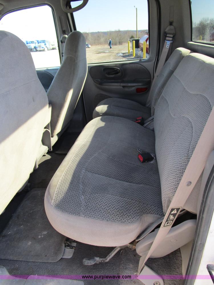 image for item D2328 2001 Ford F150 XLT pickup truck