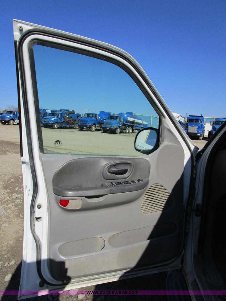 image for item D2328 2001 Ford F150 XLT pickup truck