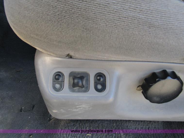 image for item D2328 2001 Ford F150 XLT pickup truck