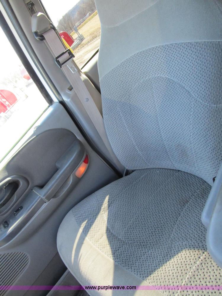 image for item D2328 2001 Ford F150 XLT pickup truck